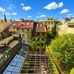 Scharffenberg Main Square Apartman *